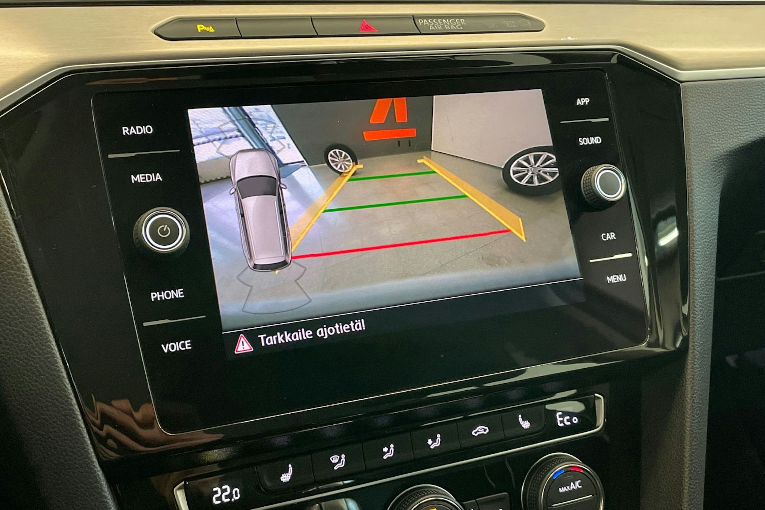 Valkoinen Volkswagen PASSAT 2018 kuva 20.