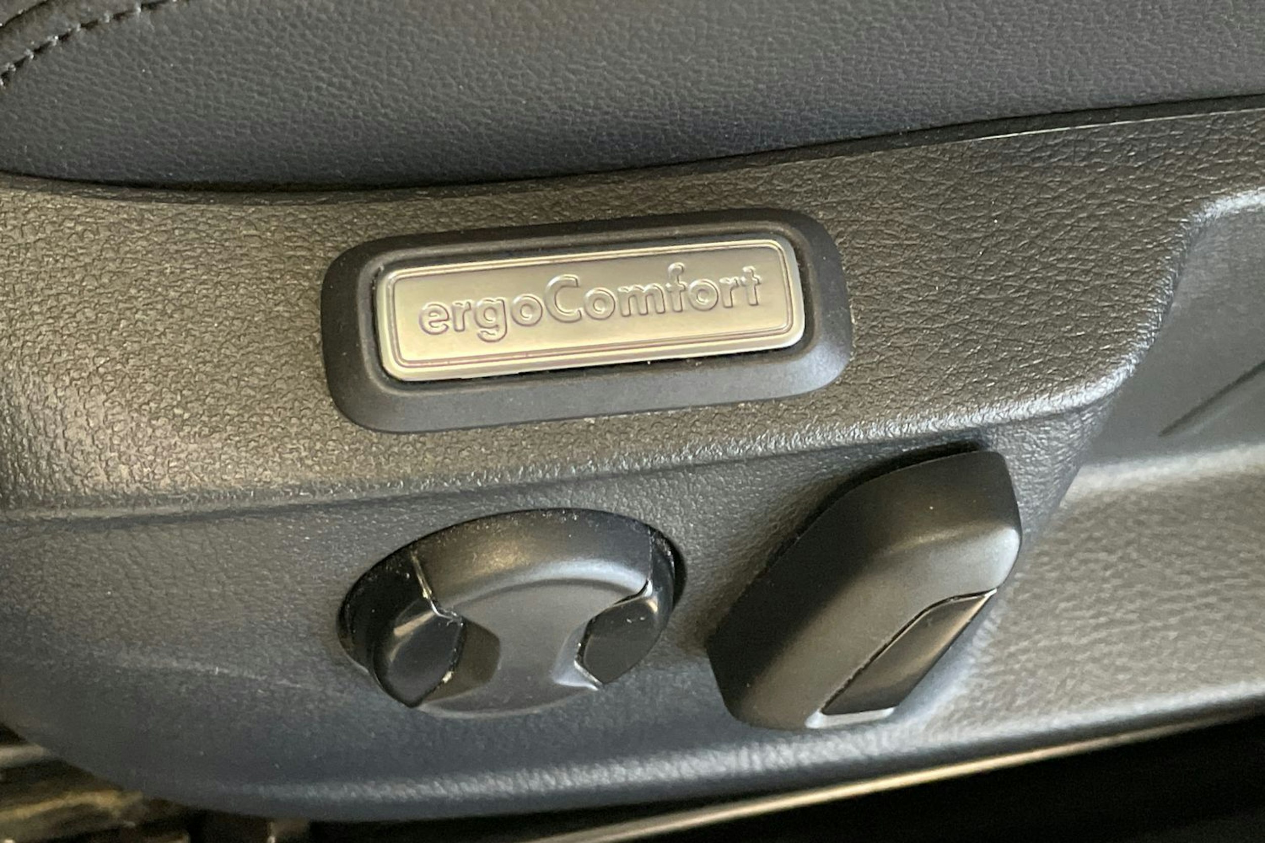 Valkoinen Volkswagen PASSAT 2018 kuva 21.