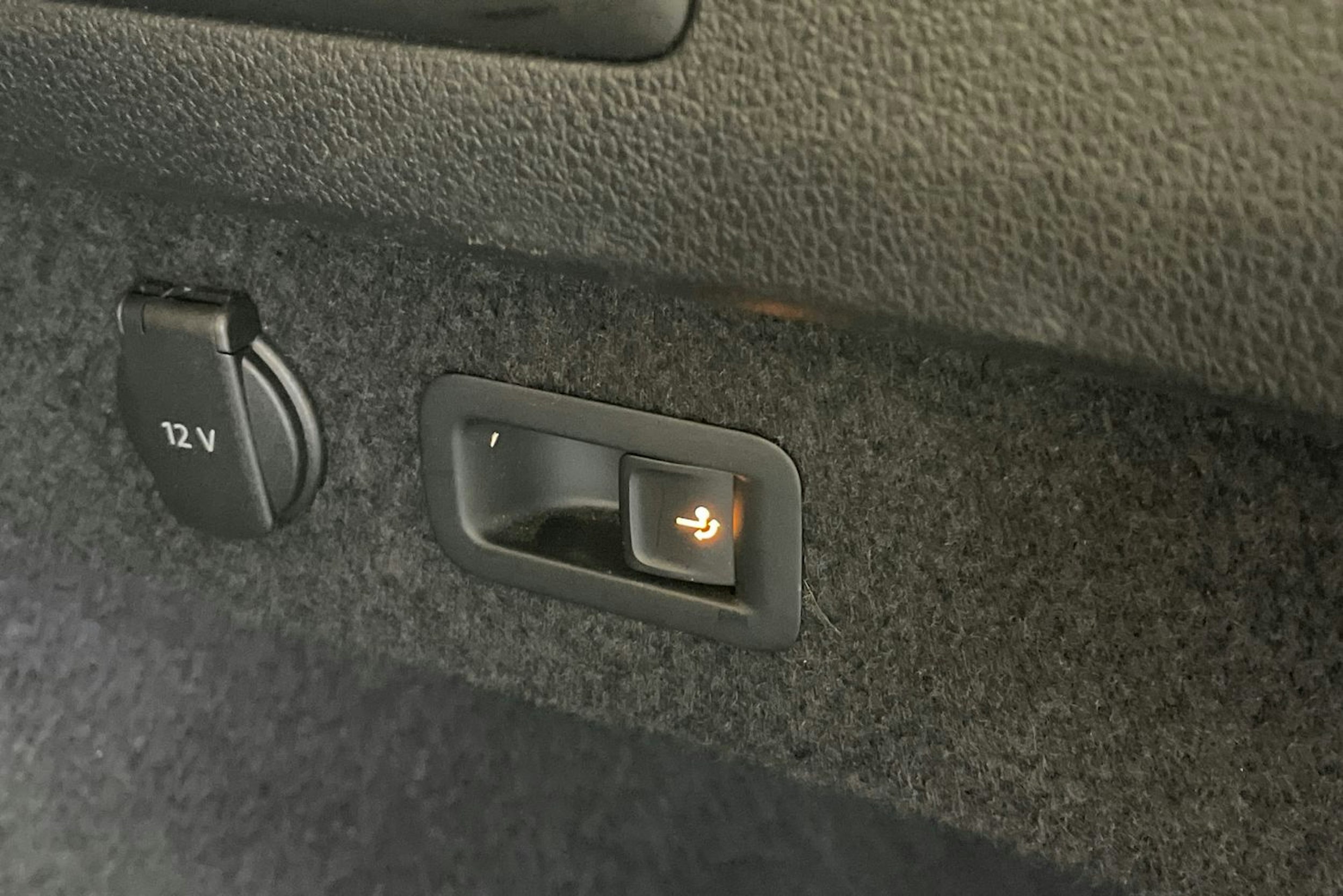 Valkoinen Volkswagen PASSAT 2018 kuva 23.