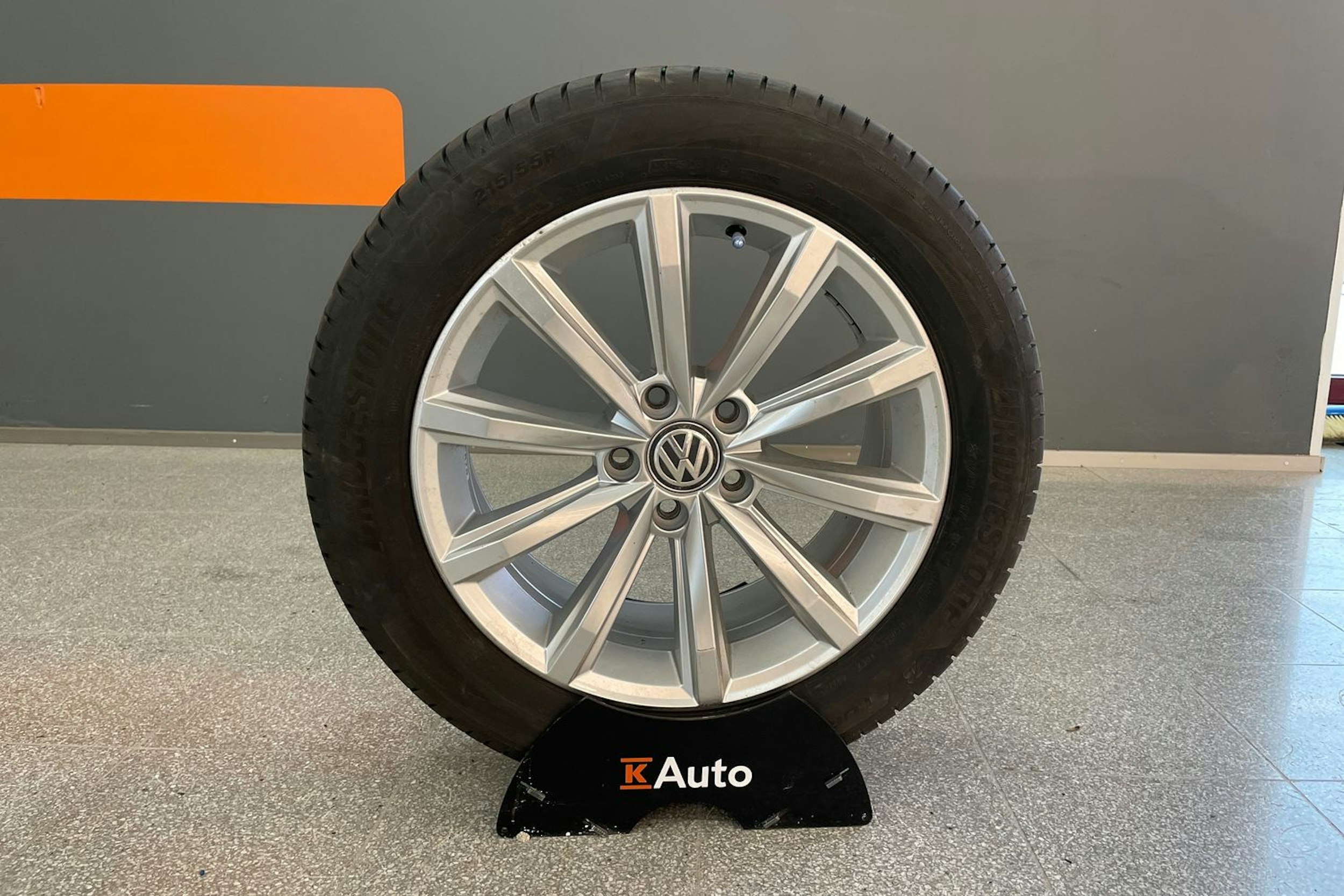 Valkoinen Volkswagen PASSAT 2018 kuva 25.