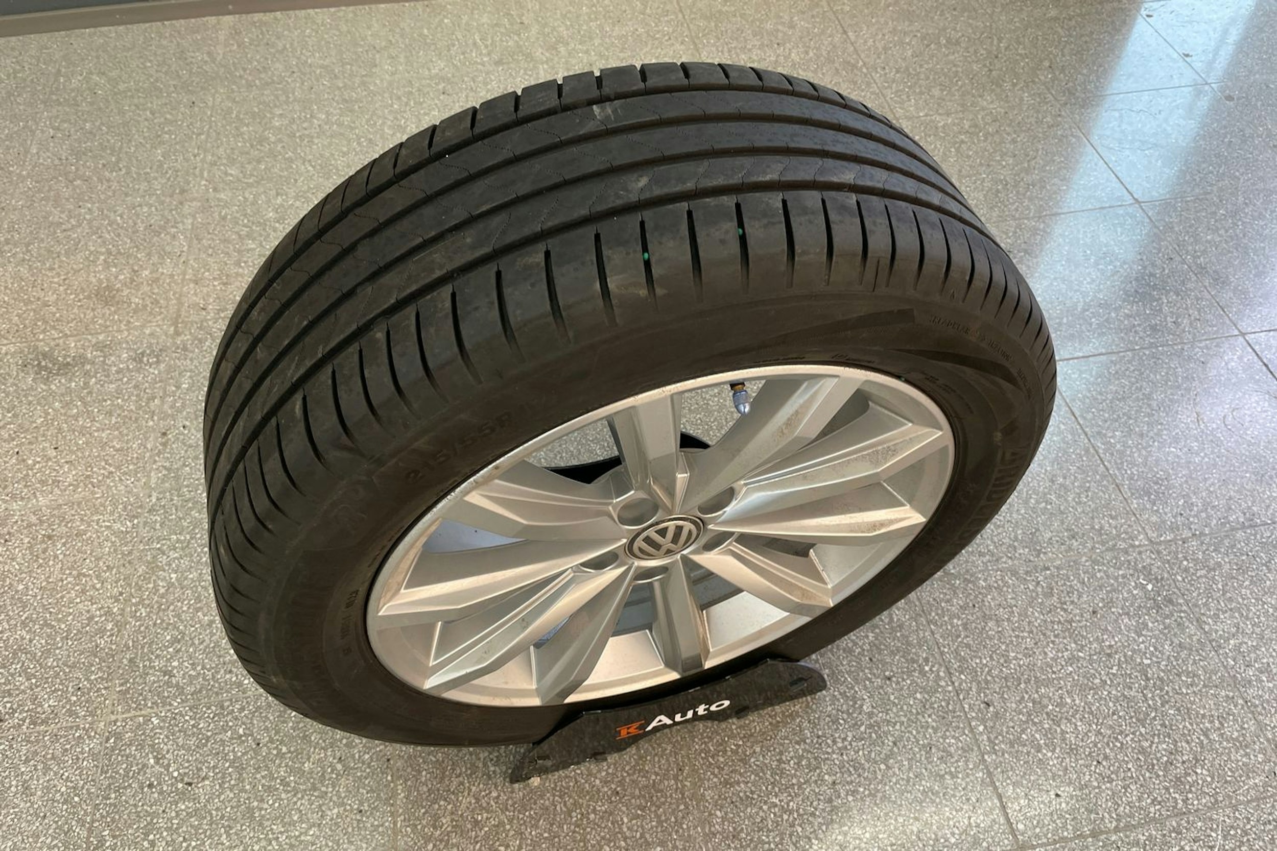 Valkoinen Volkswagen PASSAT 2018 kuva 26.