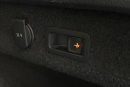 valkoinen Volkswagen Passat 2018 kuva 29.
