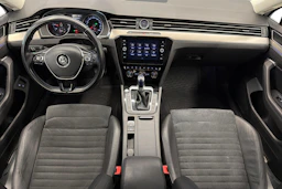 valkoinen Volkswagen Passat 2018 kuva 9.