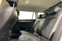 valkoinen Volkswagen Passat 2018 kuva 11.