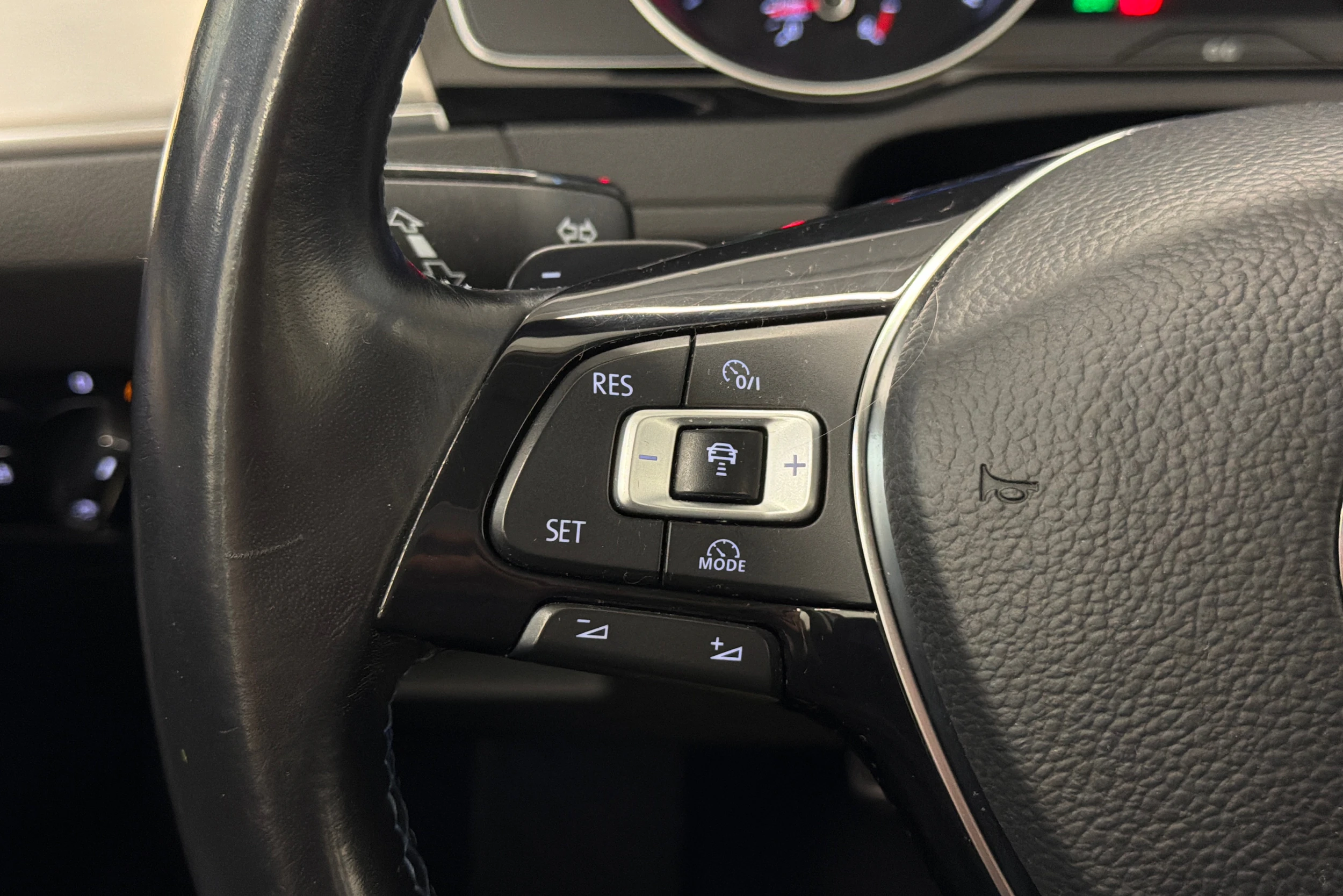 valkoinen Volkswagen Passat 2018 kuva 21.