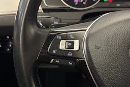 valkoinen Volkswagen Passat 2018 kuva 21.