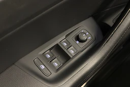 valkoinen Volkswagen Passat 2018 kuva 25.