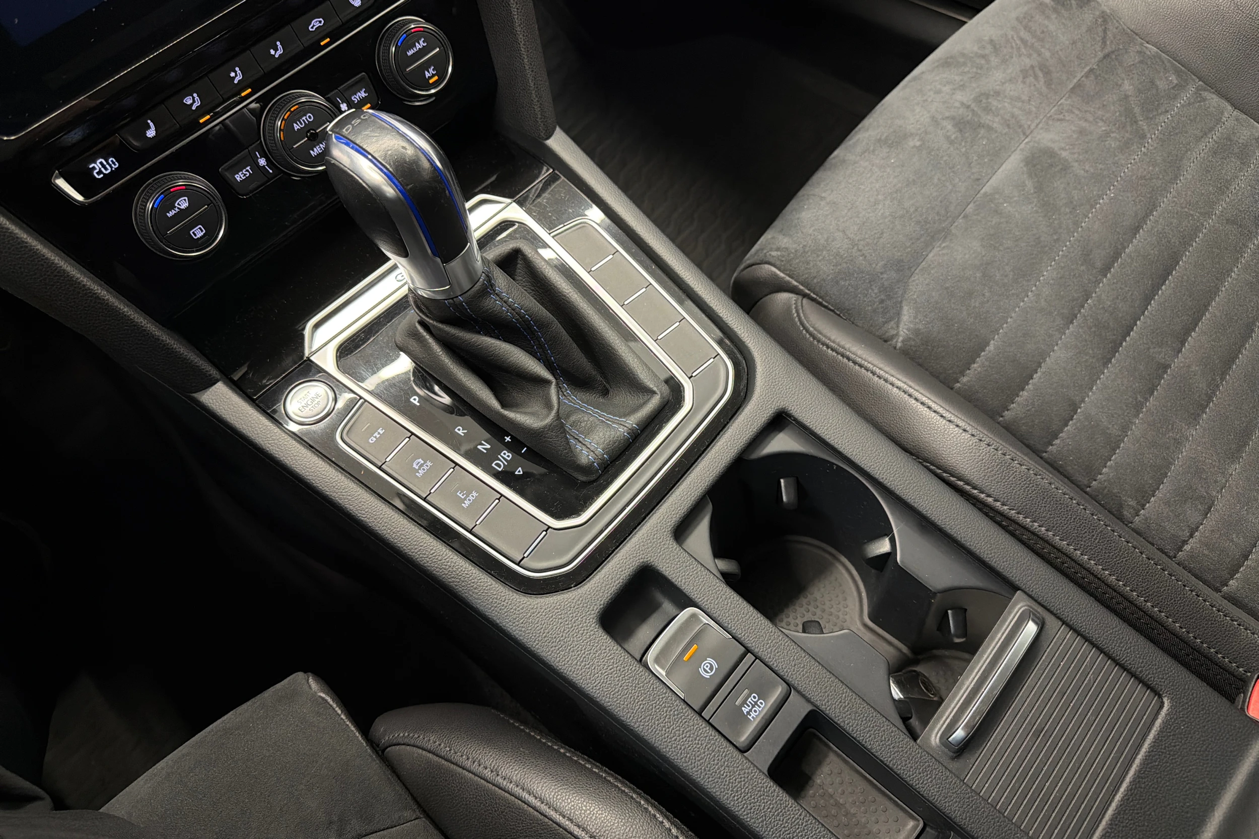valkoinen Volkswagen Passat 2018 kuva 27.