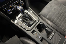 valkoinen Volkswagen Passat 2018 kuva 27.