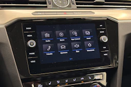 valkoinen Volkswagen Passat 2018 kuva 29.
