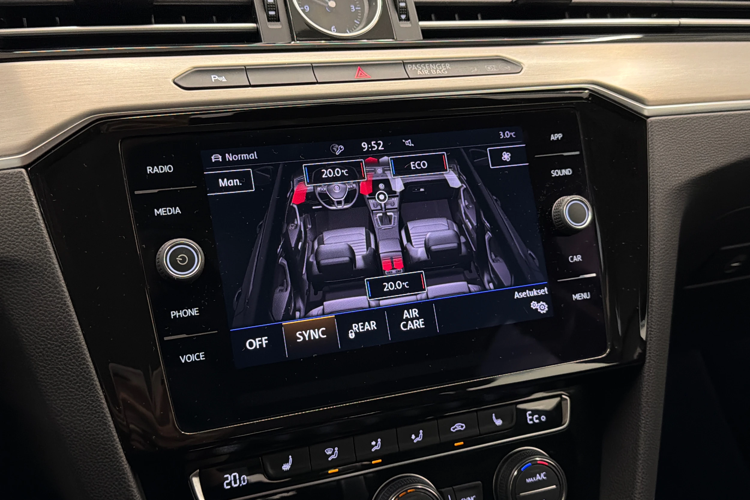 valkoinen Volkswagen Passat 2018 kuva 30.