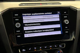 valkoinen Volkswagen Passat 2018 kuva 33.