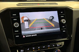 valkoinen Volkswagen Passat 2018 kuva 36.