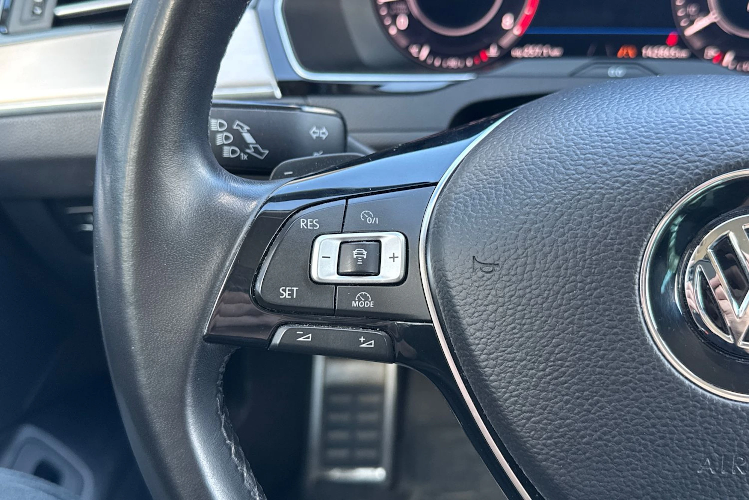 Hopea Volkswagen PASSAT 2018 kuva 6.