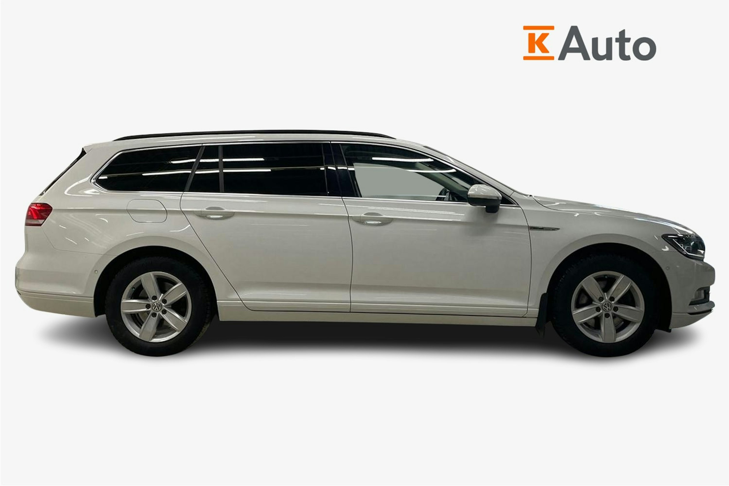 Valkoinen Volkswagen PASSAT 2018 kuva 6.