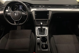 Valkoinen Volkswagen PASSAT 2018 kuva 9.