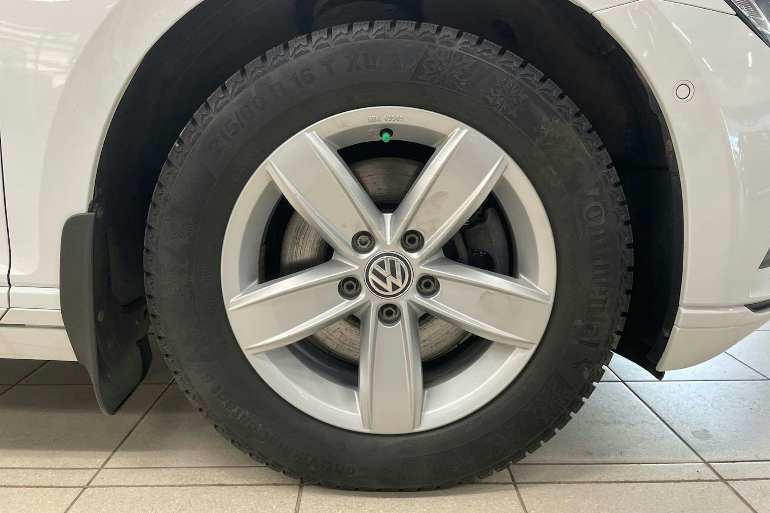 Valkoinen Volkswagen PASSAT 2018 kuva 11.