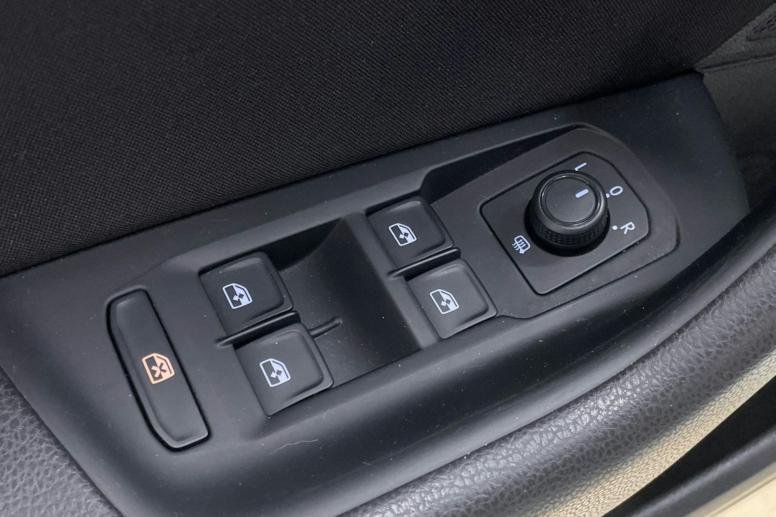 Valkoinen Volkswagen PASSAT 2018 kuva 14.