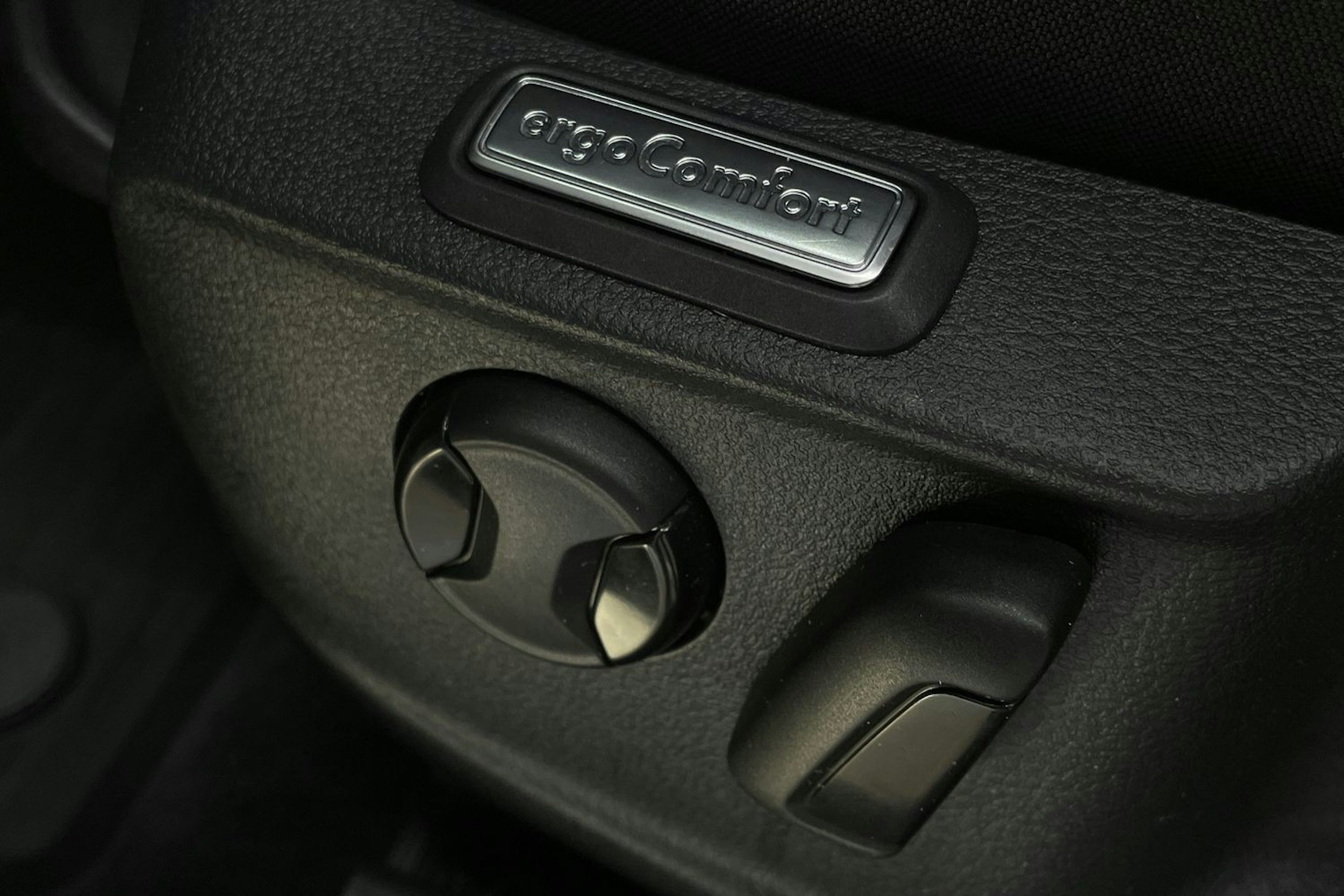 Valkoinen Volkswagen PASSAT 2018 kuva 15.