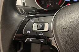 Valkoinen Volkswagen PASSAT 2018 kuva 18.