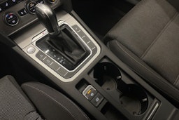 Valkoinen Volkswagen PASSAT 2018 kuva 20.