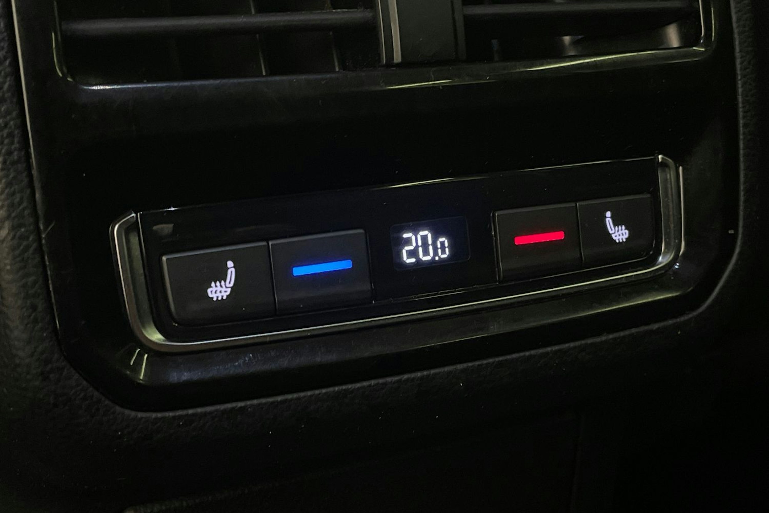Valkoinen Volkswagen PASSAT 2018 kuva 25.