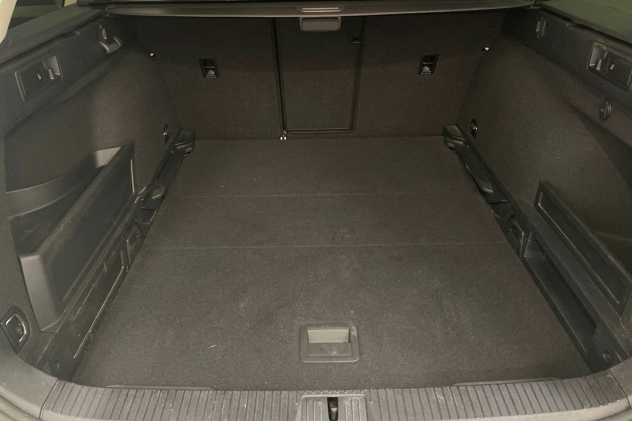 Valkoinen Volkswagen PASSAT 2018 kuva 26.