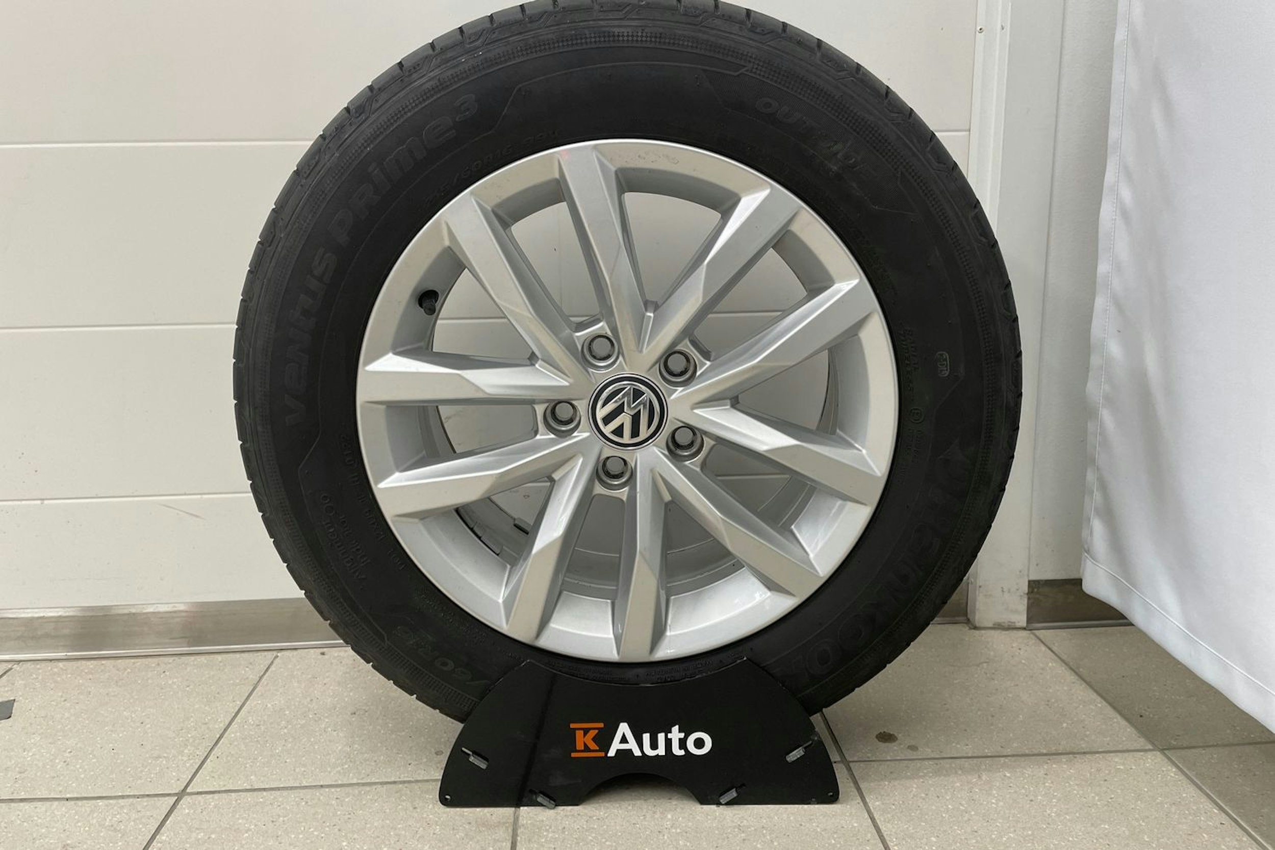 Valkoinen Volkswagen PASSAT 2018 kuva 28.