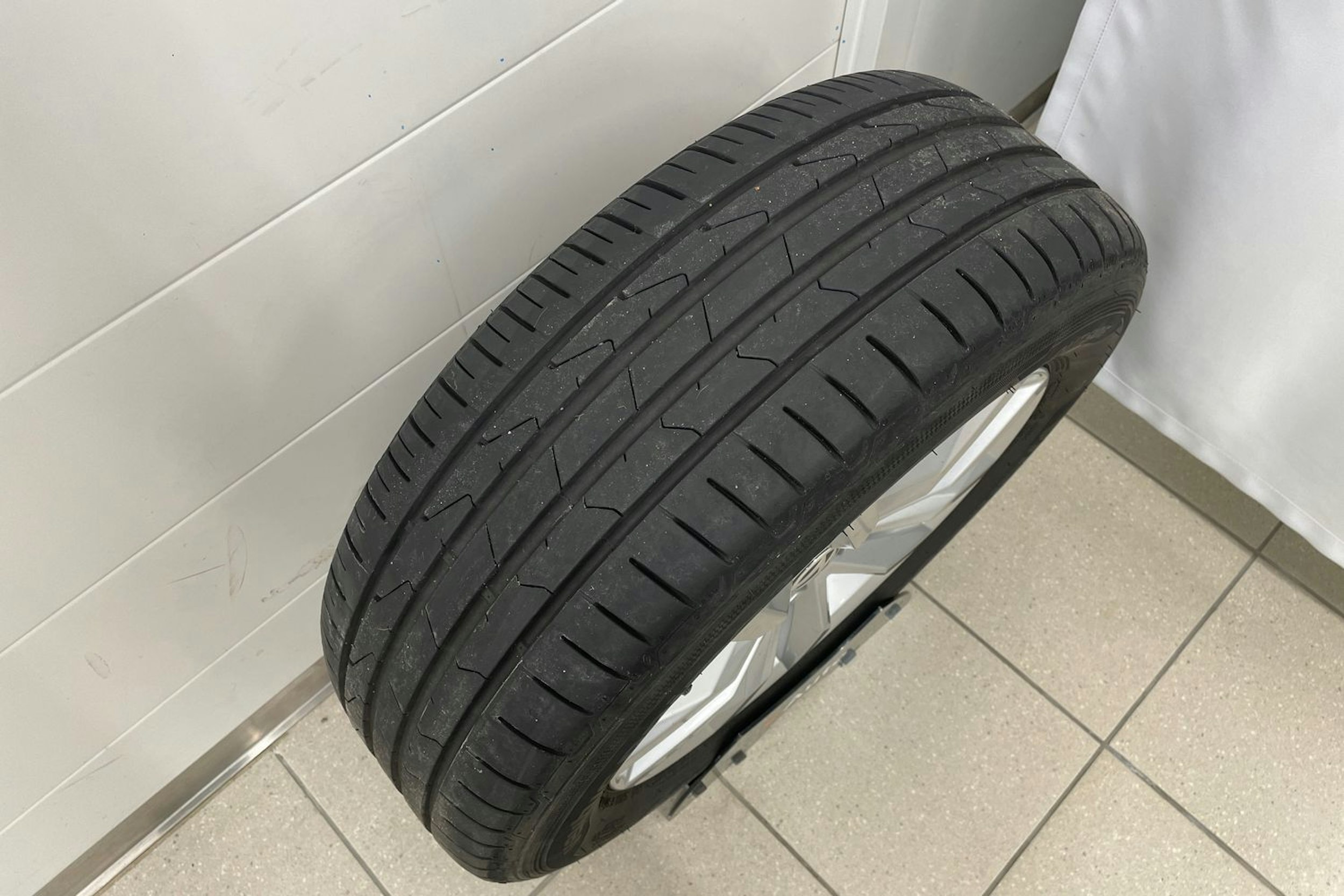 Valkoinen Volkswagen PASSAT 2018 kuva 29.