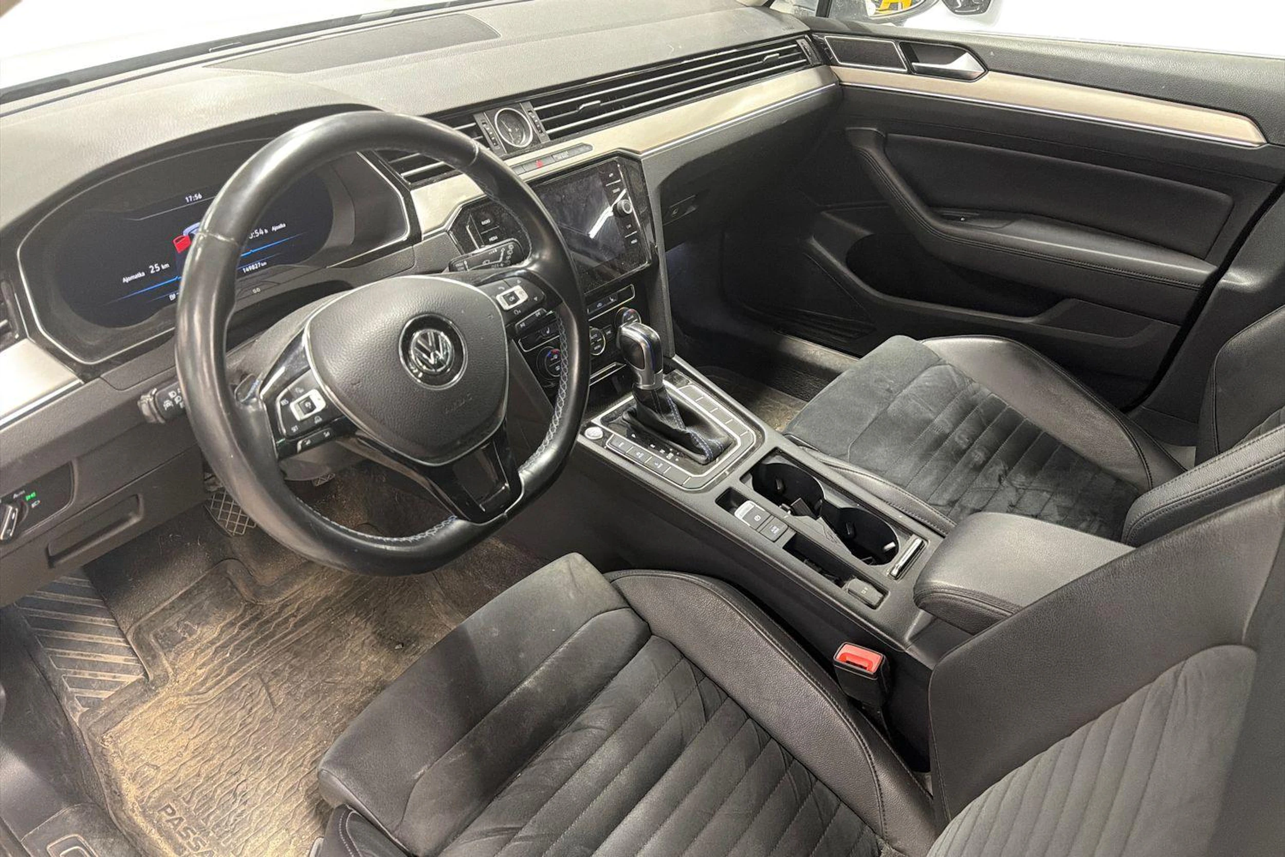 valkoinen Volkswagen Passat 2018 kuva 3.