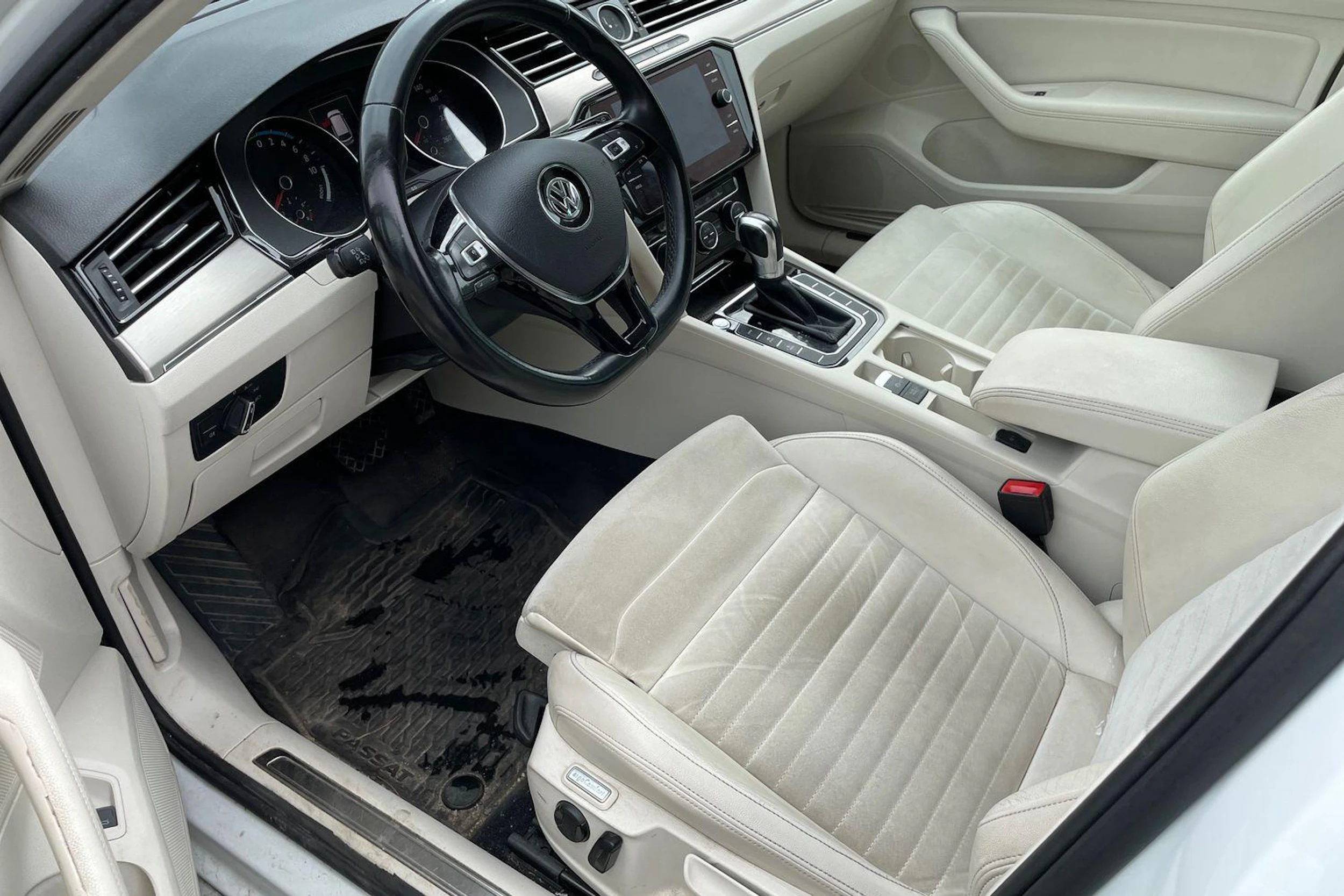 valkoinen Volkswagen Passat 2018 kuva 3.