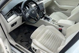 valkoinen Volkswagen Passat 2018 kuva 3.