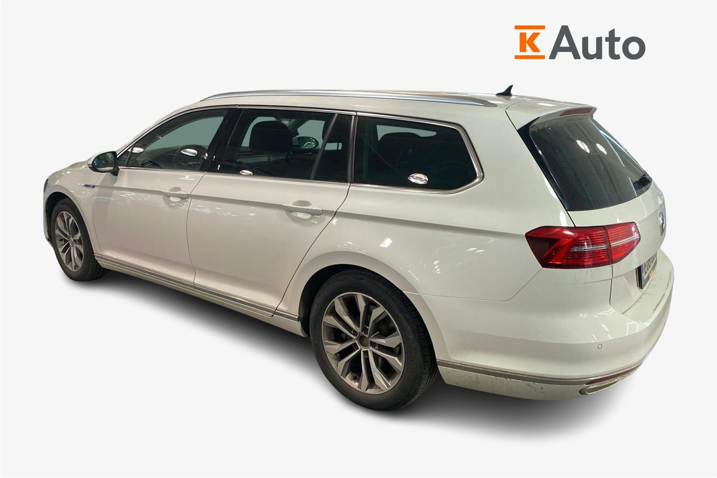 valkoinen Volkswagen Passat 2018 kuva 2.