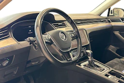 valkoinen Volkswagen Passat 2018 kuva 3.