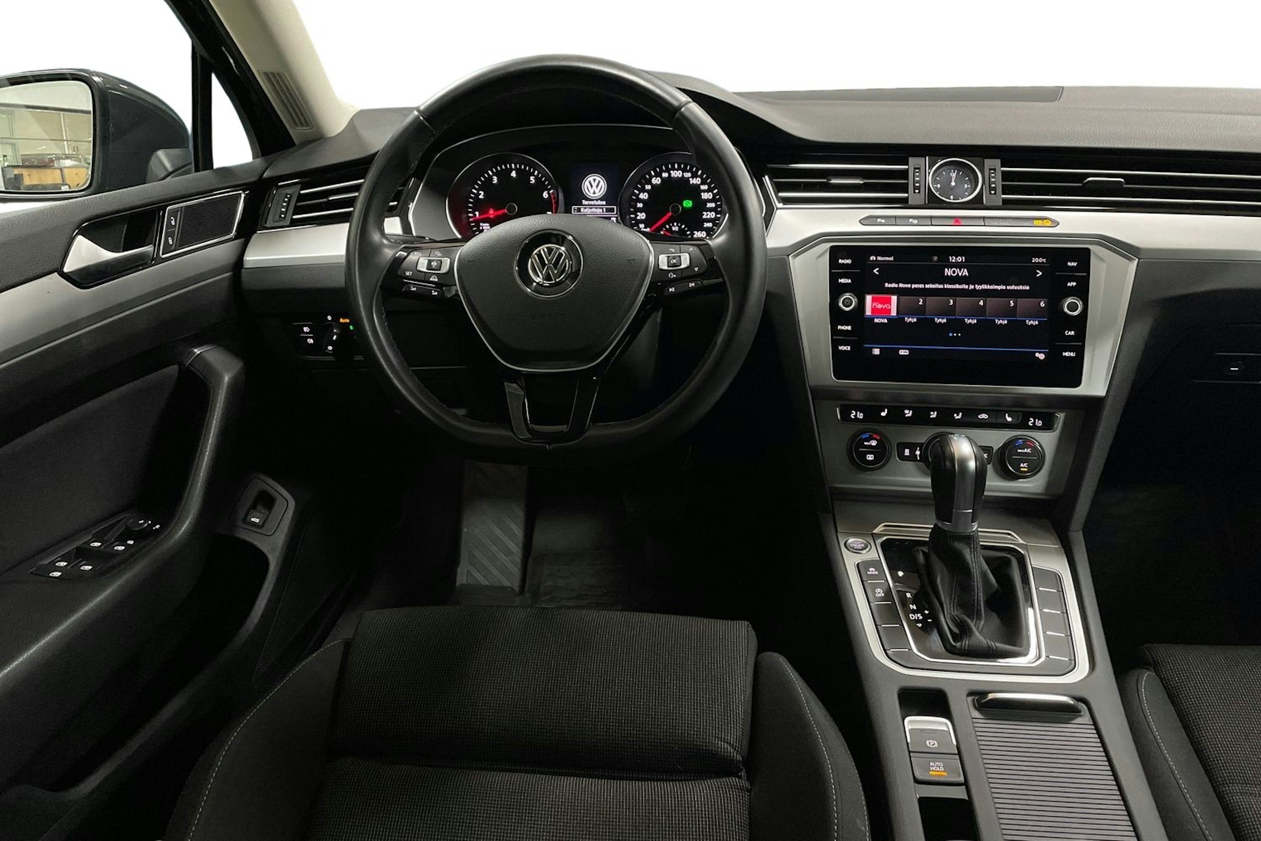 Harmaa Volkswagen PASSAT 2018 kuva 9.