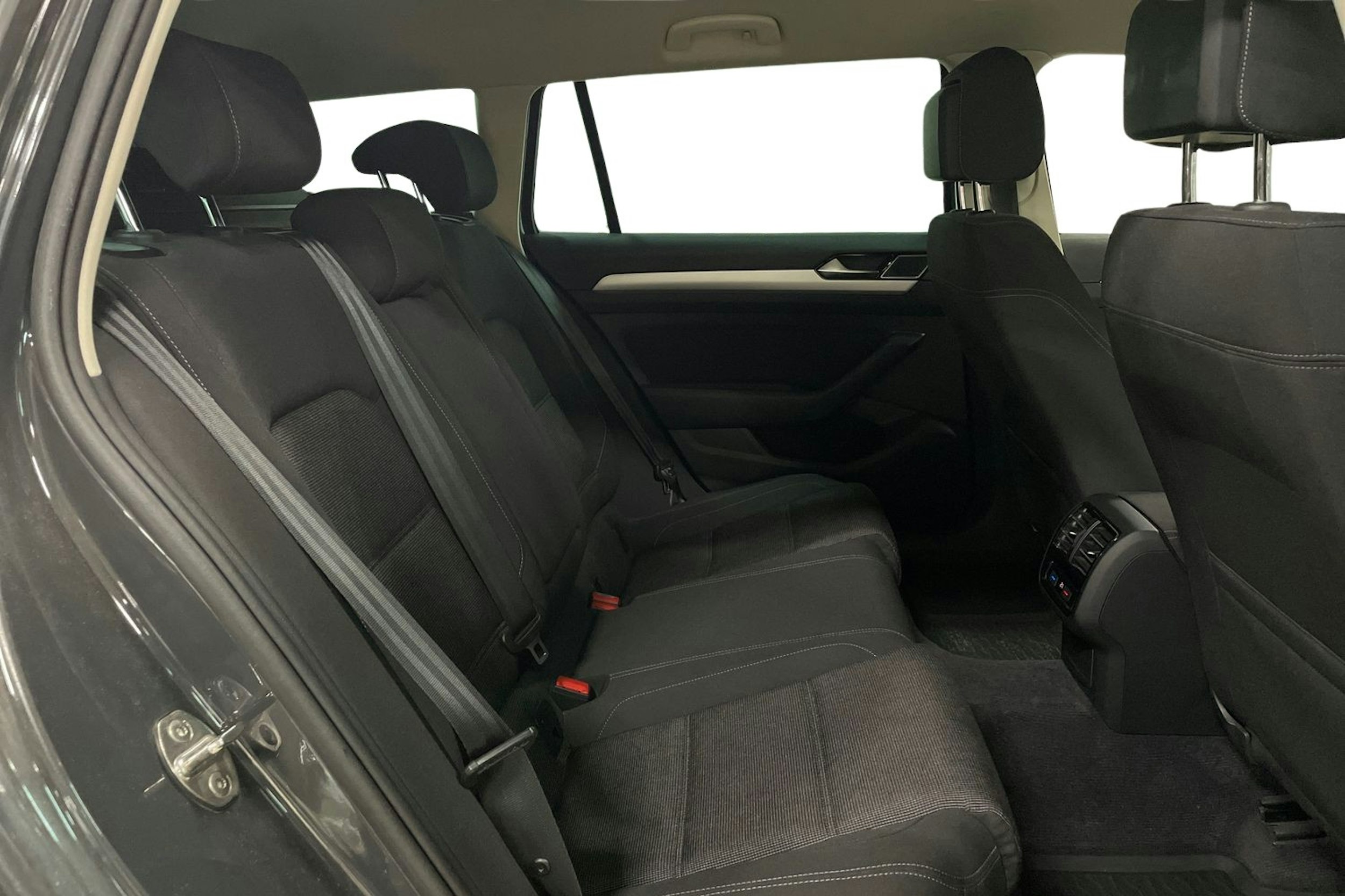Harmaa Volkswagen PASSAT 2018 kuva 10.