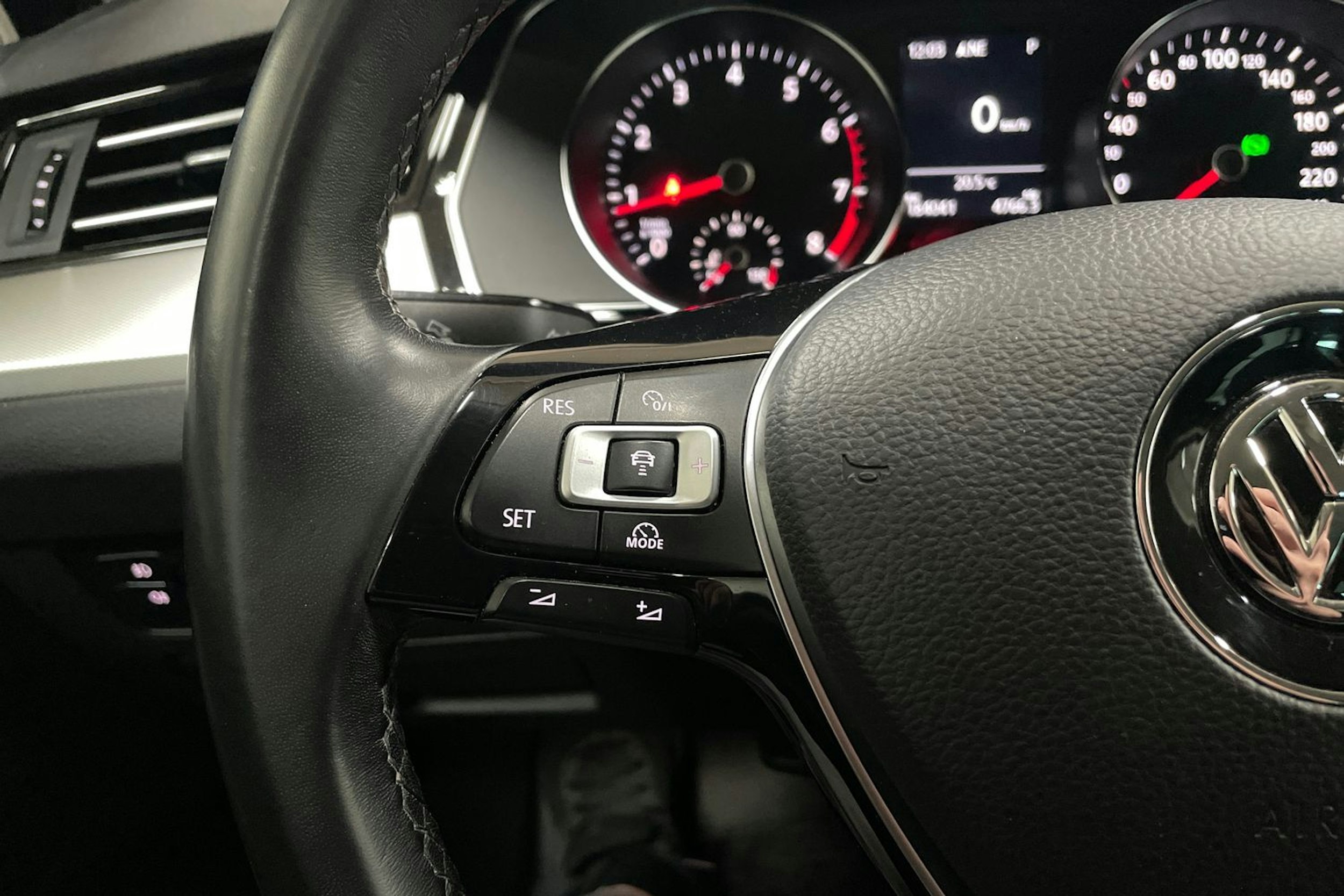 Harmaa Volkswagen PASSAT 2018 kuva 13.