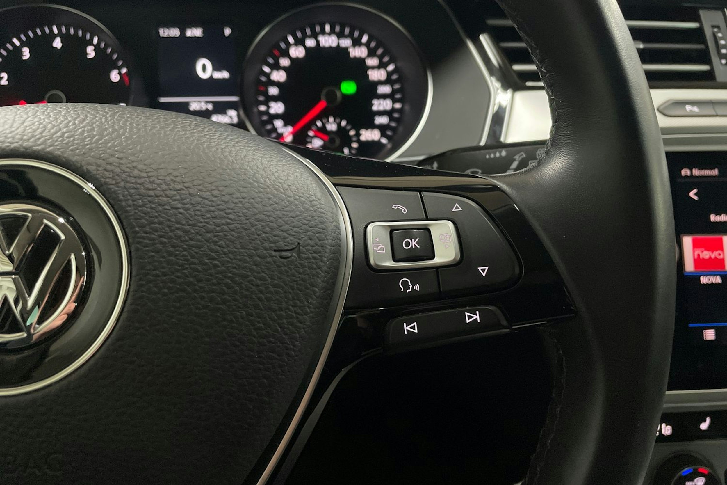 Harmaa Volkswagen PASSAT 2018 kuva 14.