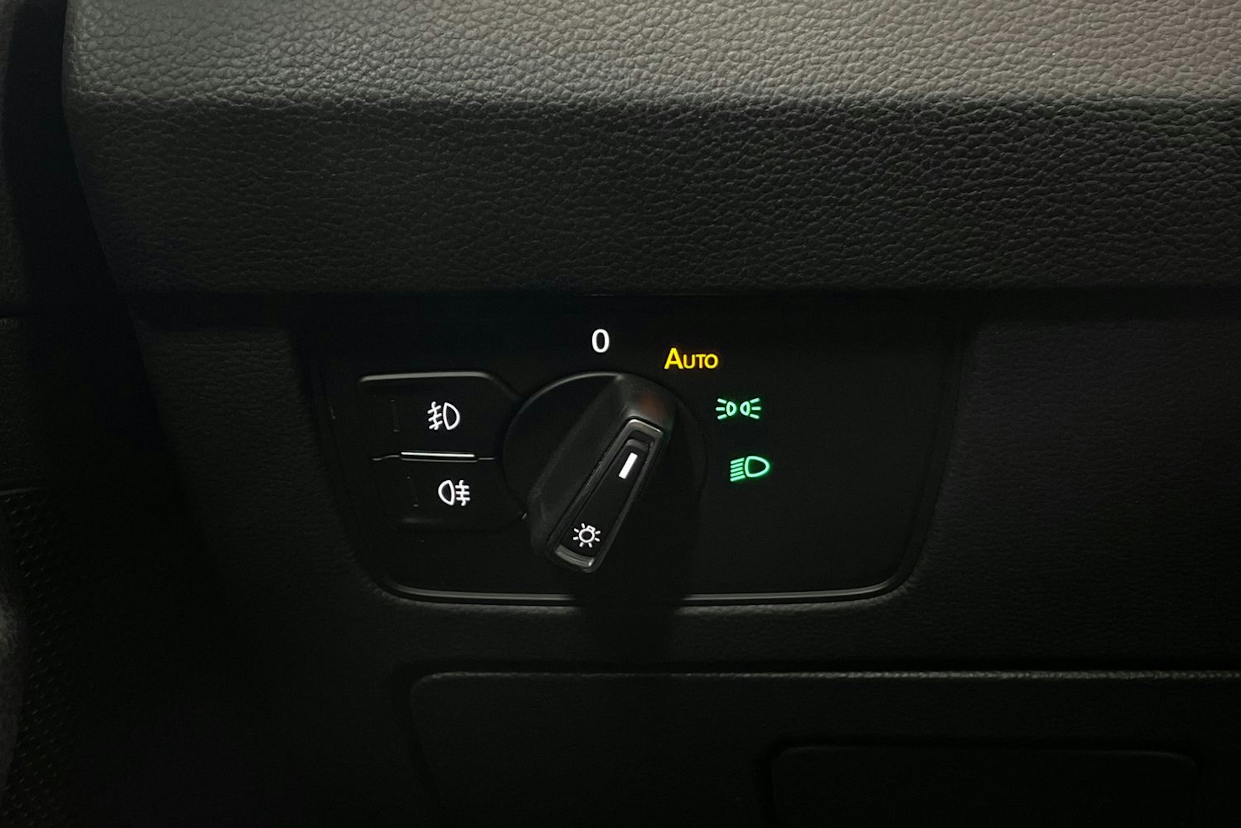 Harmaa Volkswagen PASSAT 2018 kuva 16.