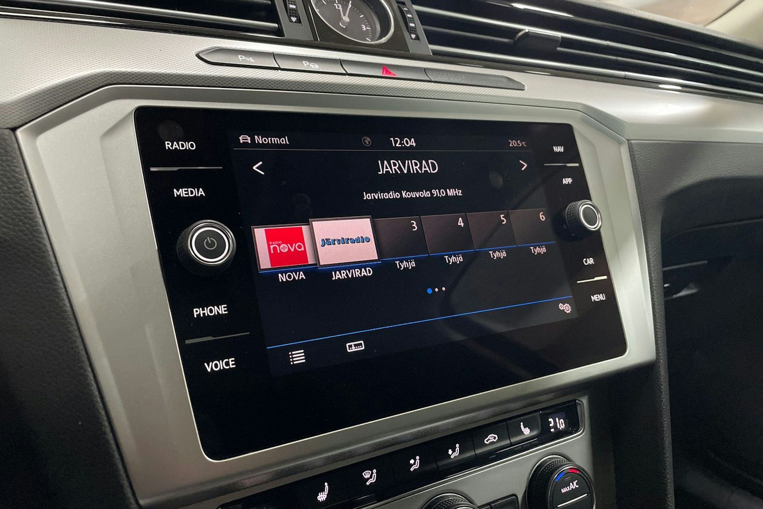 Harmaa Volkswagen PASSAT 2018 kuva 19.