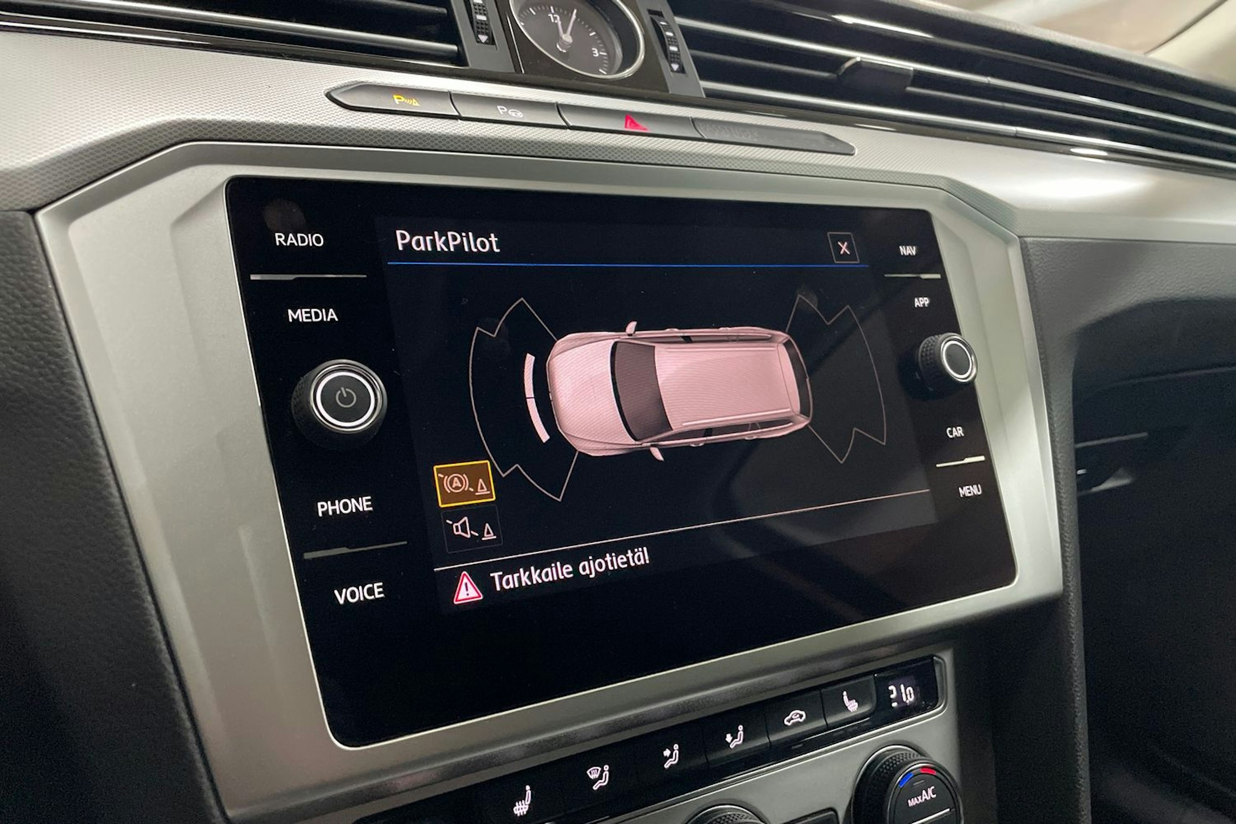 Harmaa Volkswagen PASSAT 2018 kuva 20.