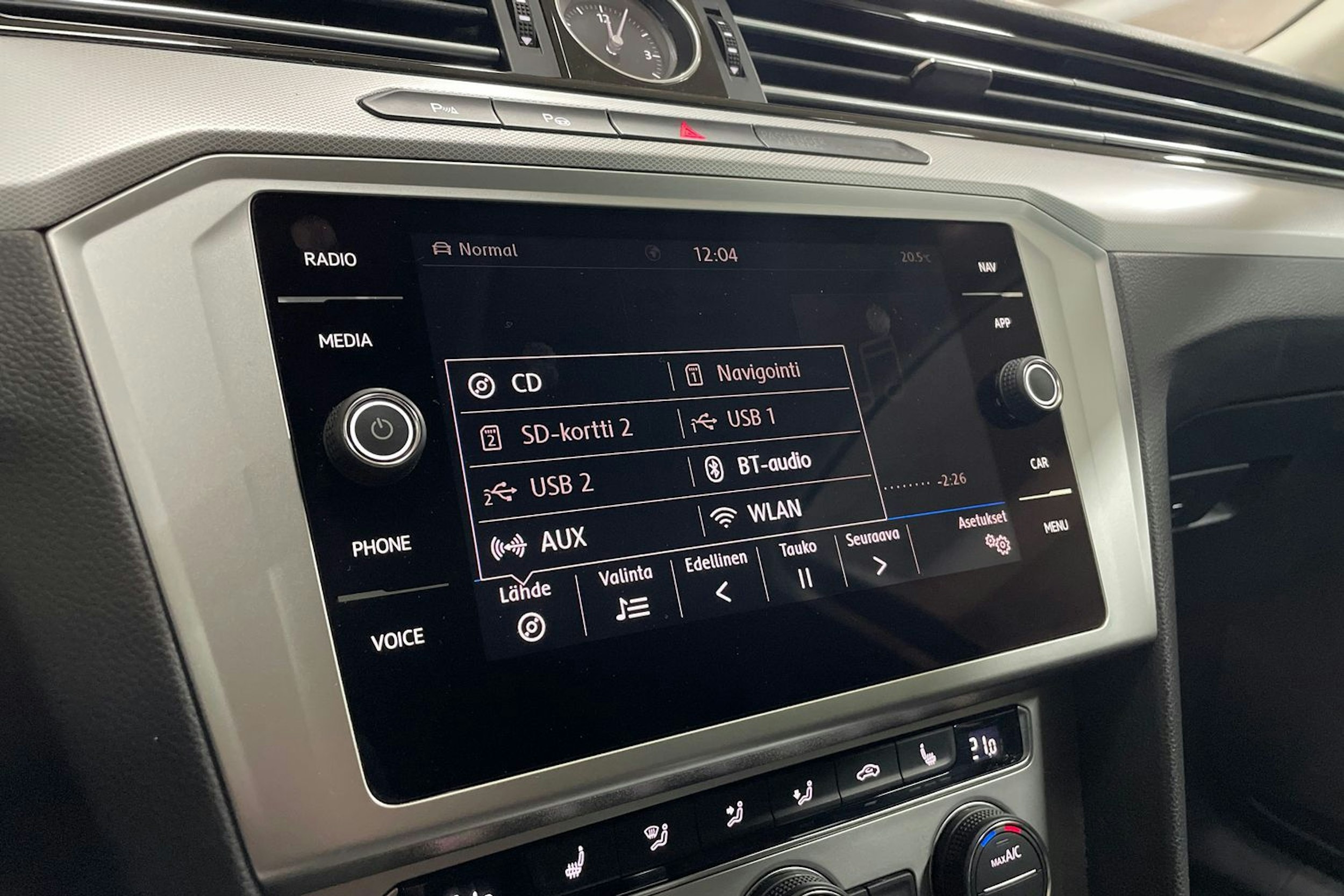 Harmaa Volkswagen PASSAT 2018 kuva 21.