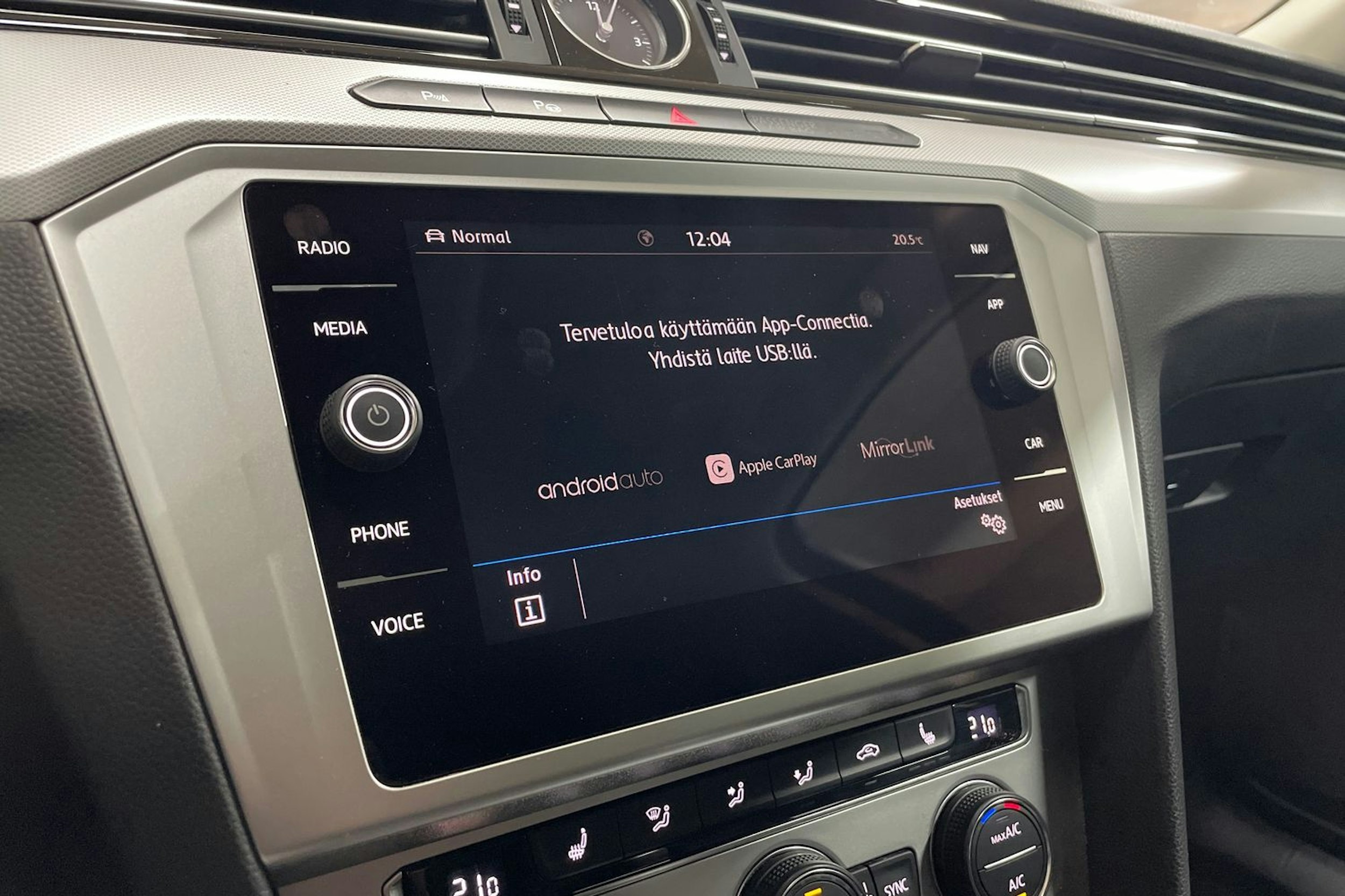 Harmaa Volkswagen PASSAT 2018 kuva 23.