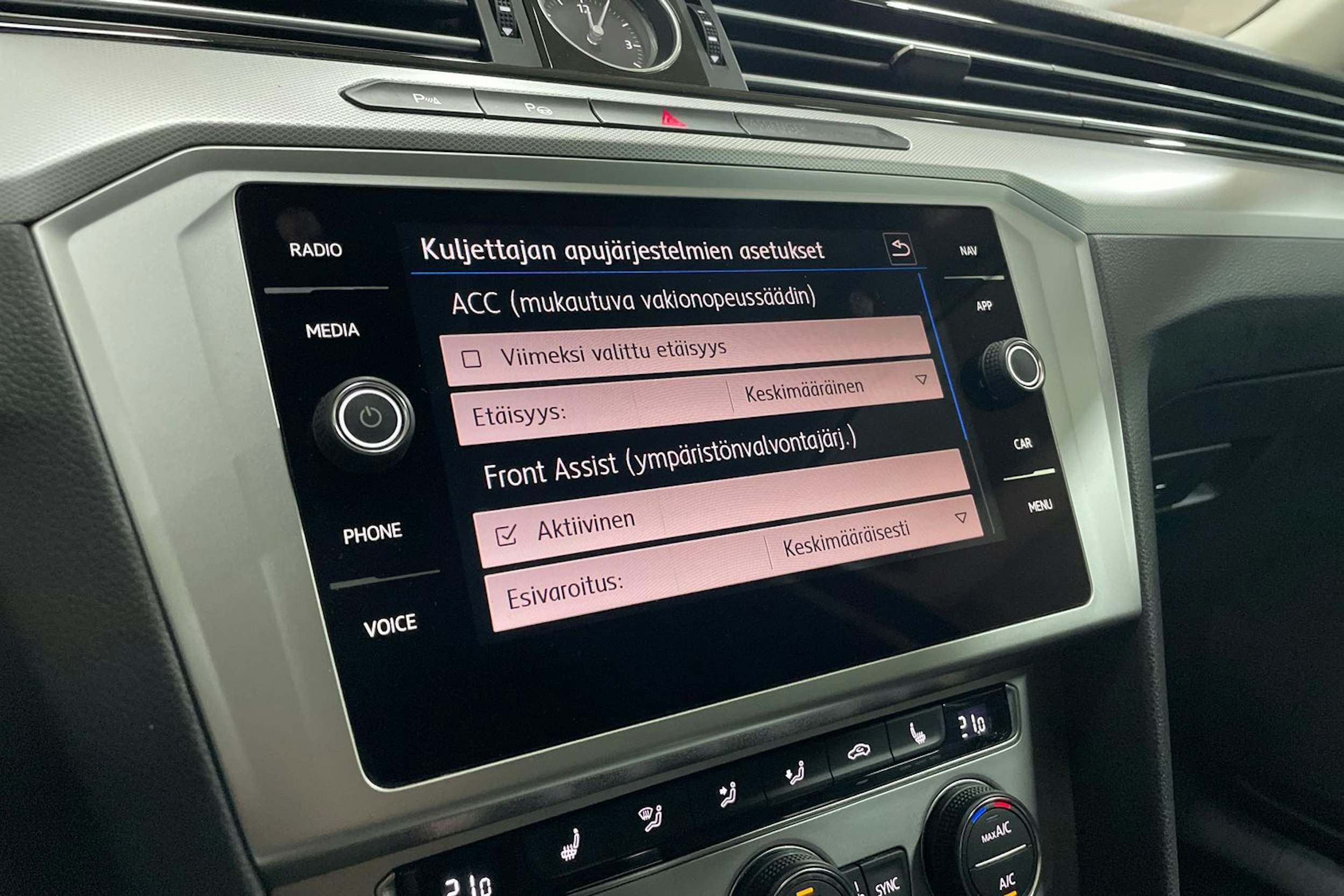 Harmaa Volkswagen PASSAT 2018 kuva 24.