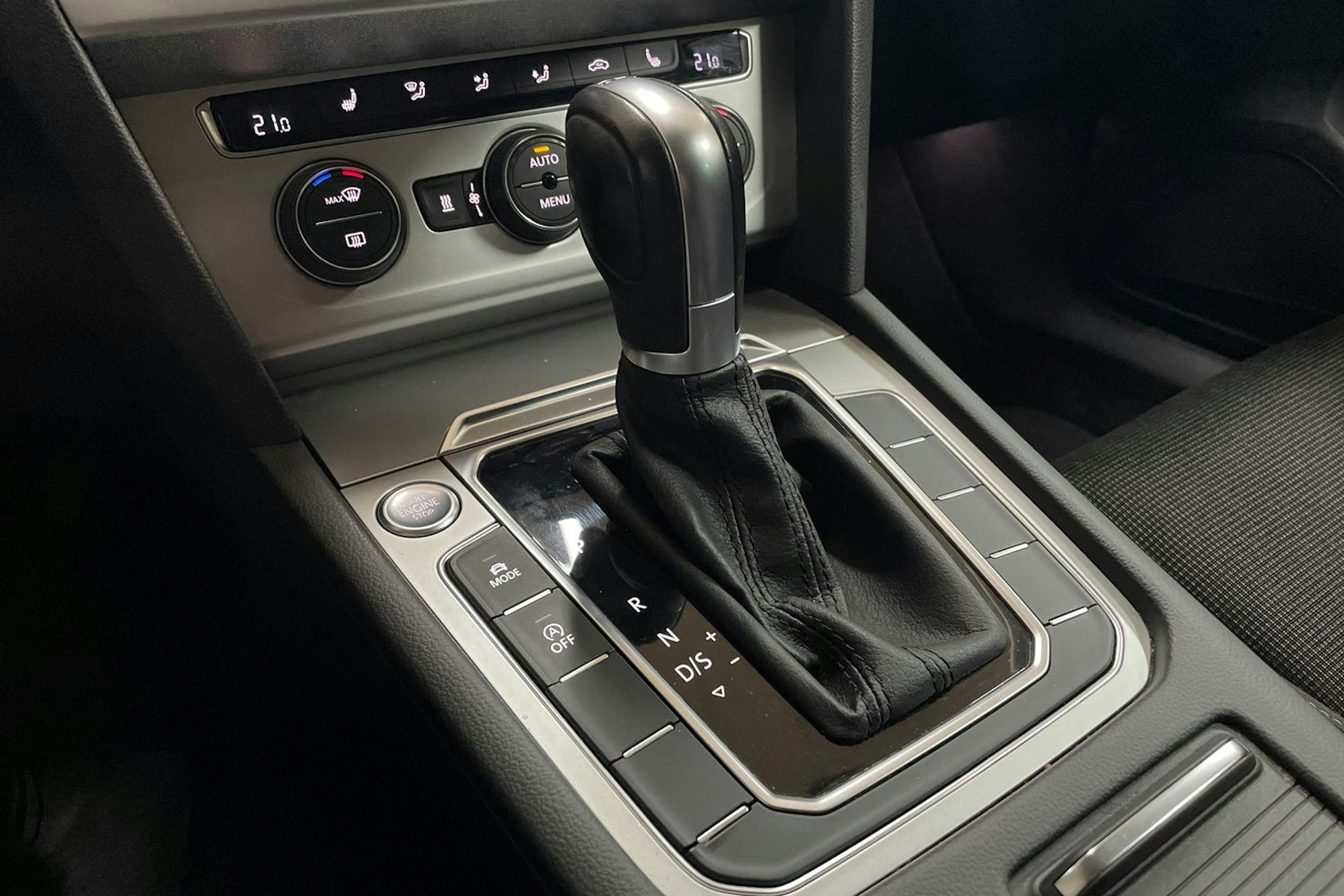 Harmaa Volkswagen PASSAT 2018 kuva 30.