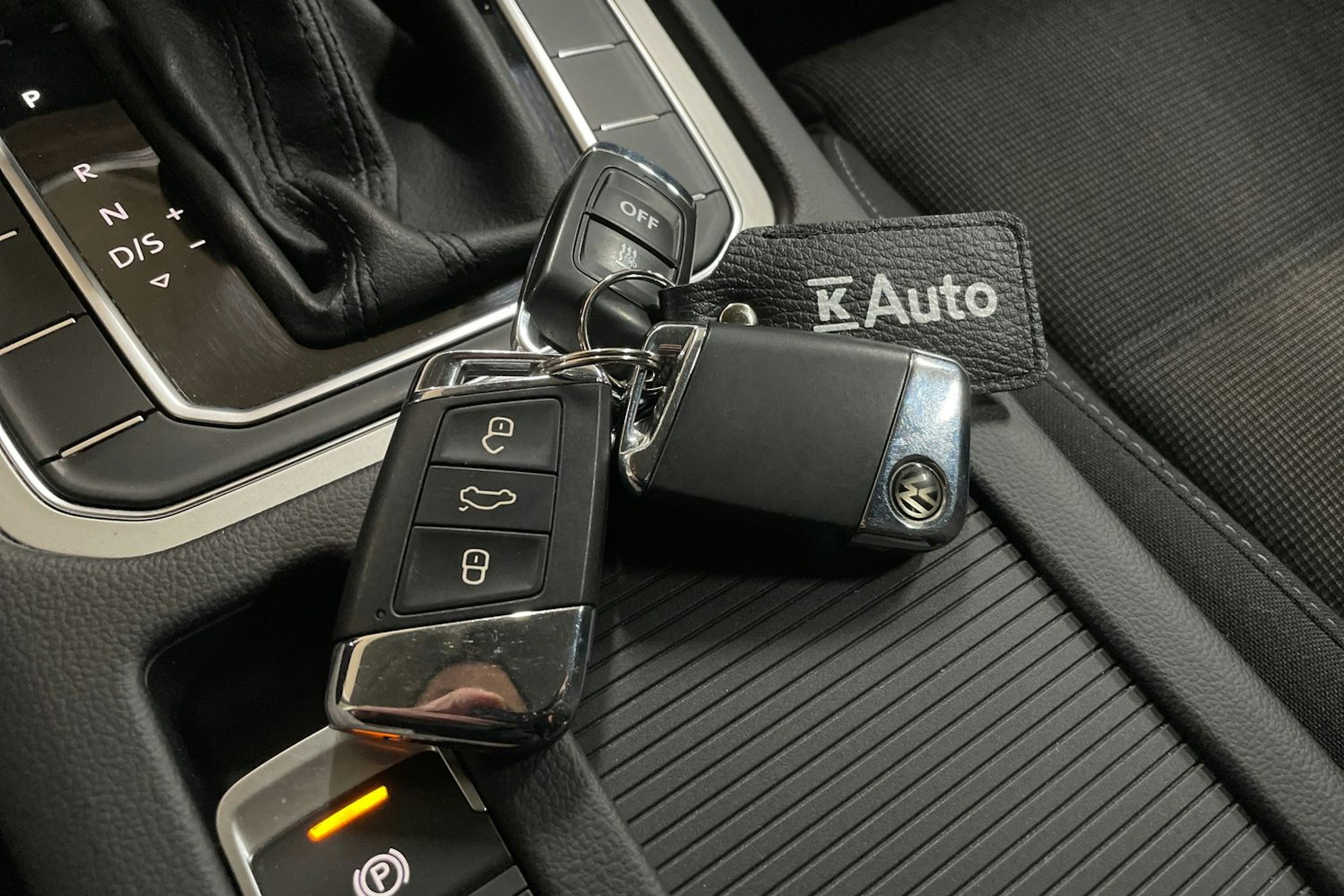 Harmaa Volkswagen PASSAT 2018 kuva 32.