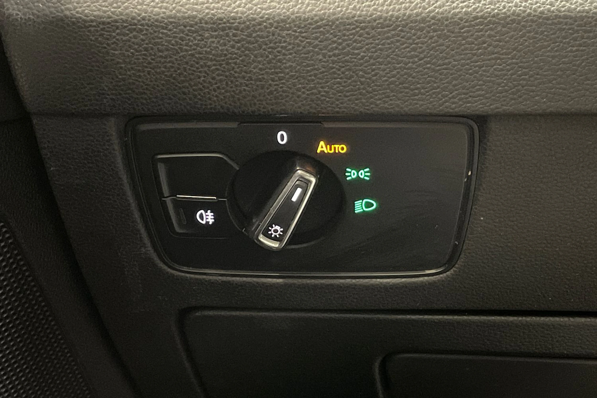 hopea Volkswagen Passat 2018 kuva 13.