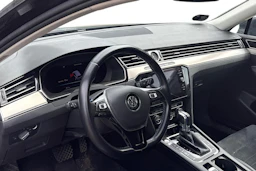 harmaa Volkswagen Passat 2018 kuva 3.