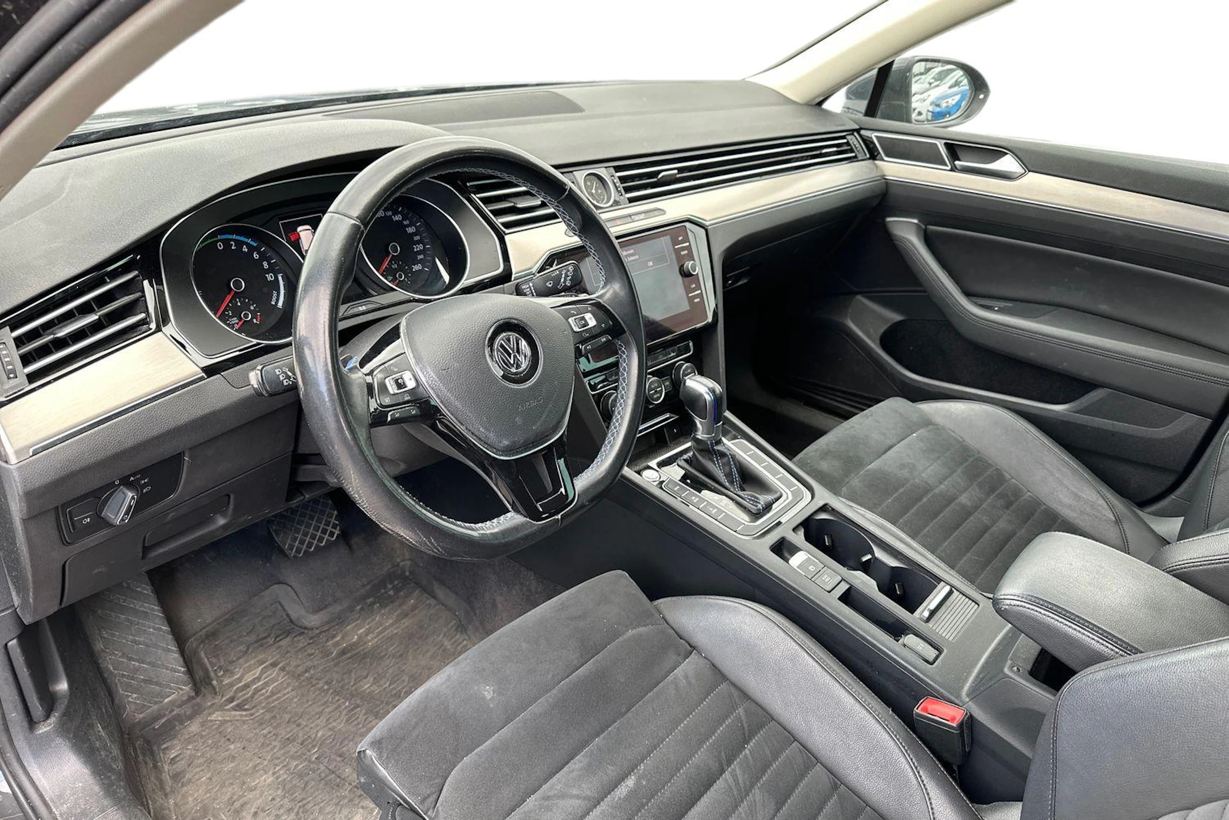 harmaa Volkswagen Passat 2018 kuva 3.