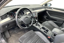 harmaa Volkswagen Passat 2018 kuva 3.